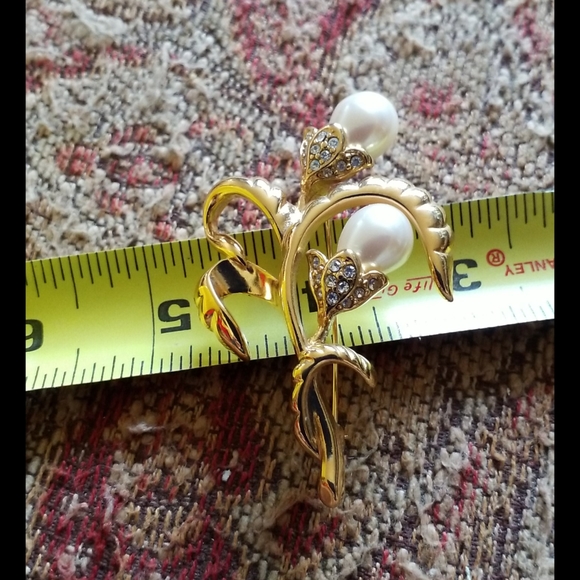 MONET Pearl Rhinestone Flower Brooch - Picture 15 of 16